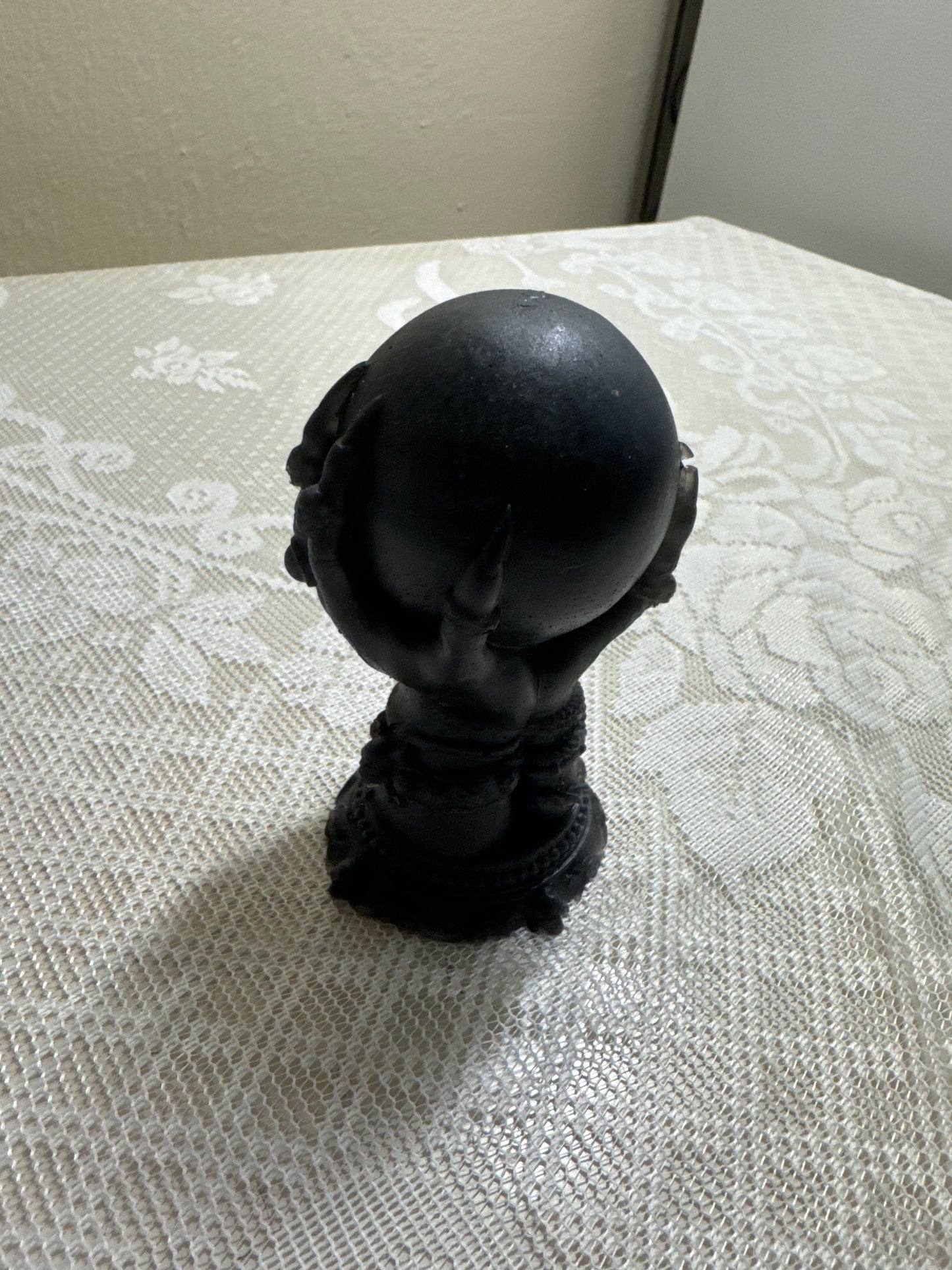 Sphere with claws