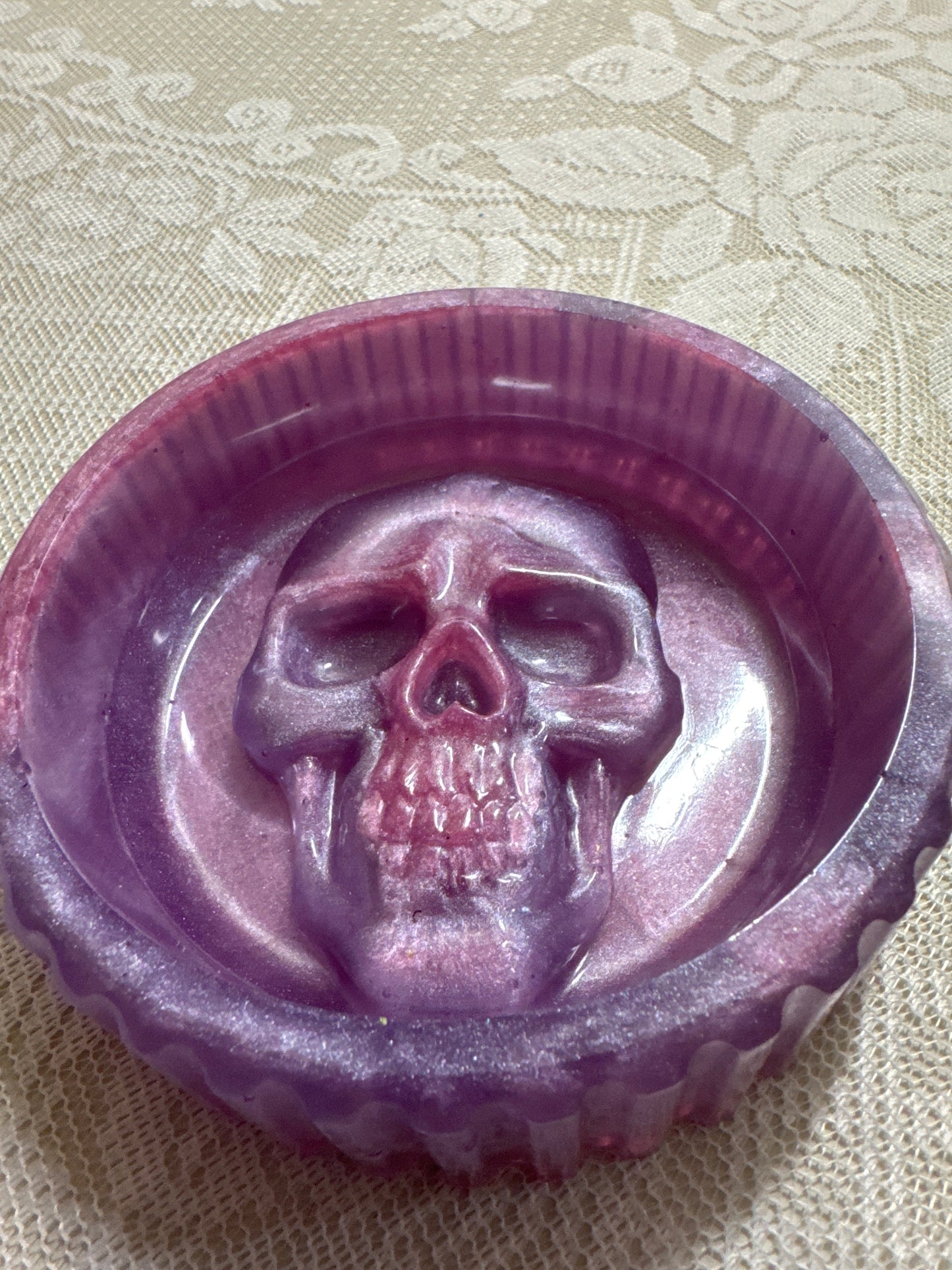 Skull in ashtray