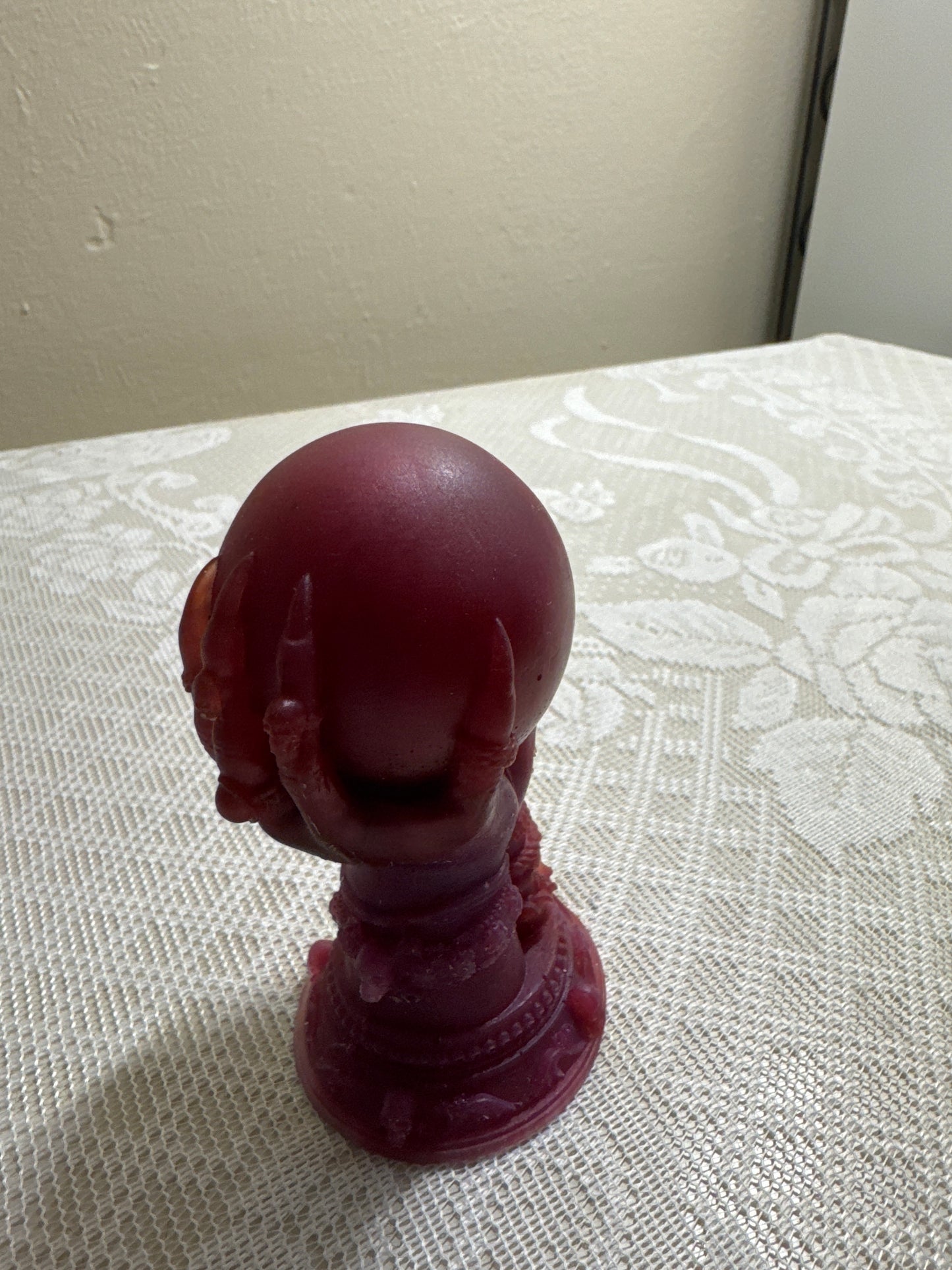 Sphere with claws