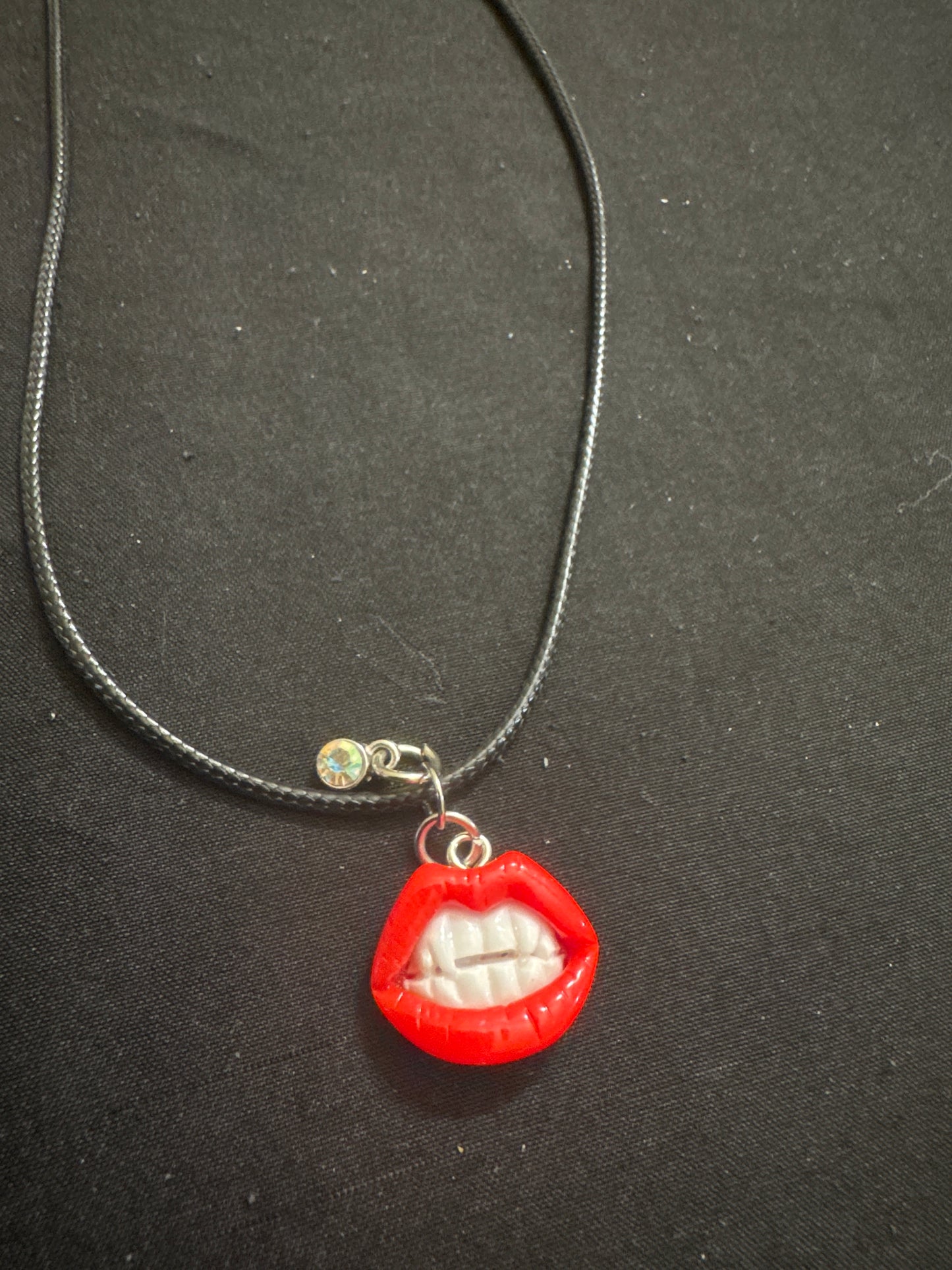 Vampire teeth red lips necklaces