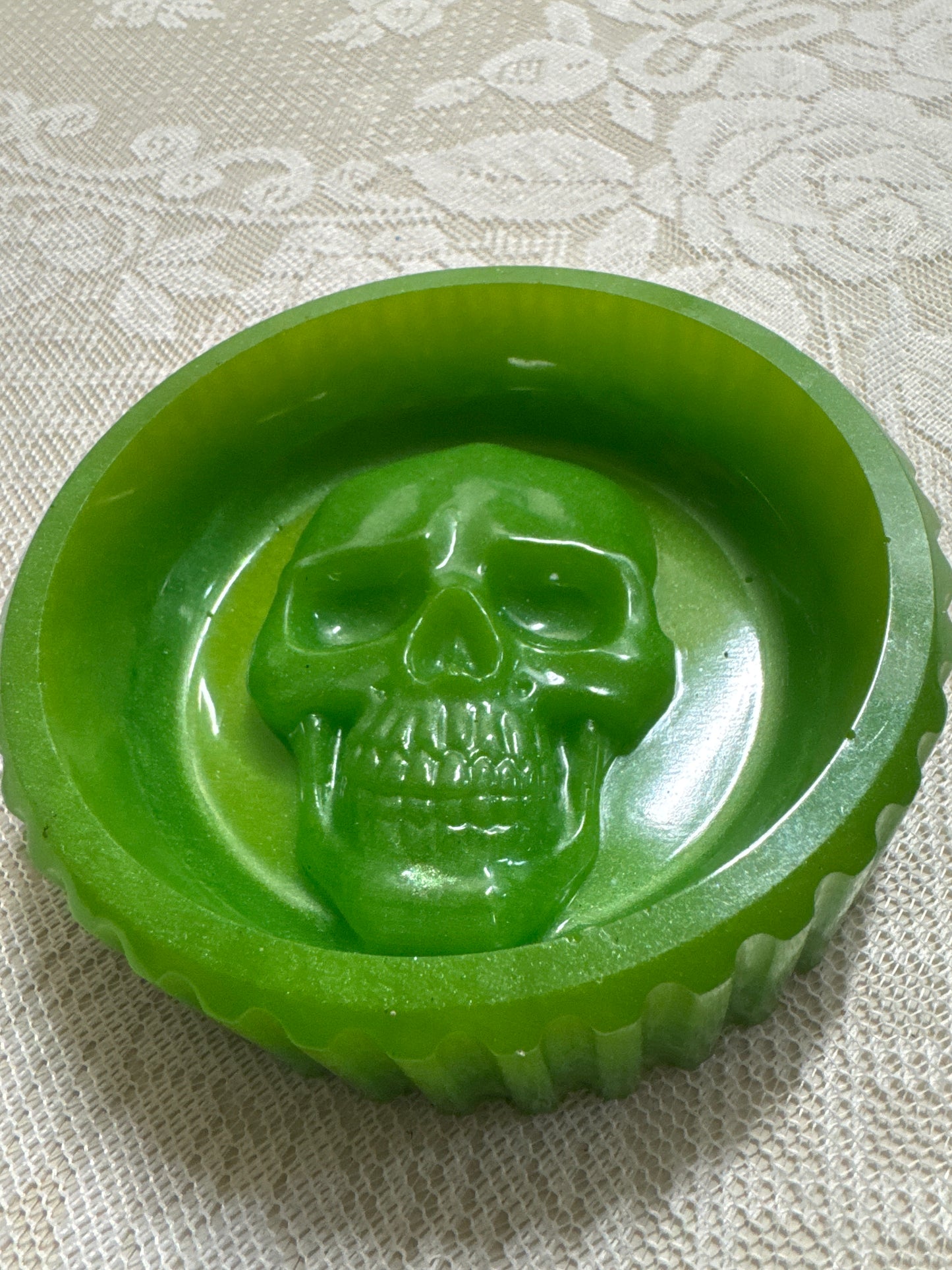 Skull in ashtray