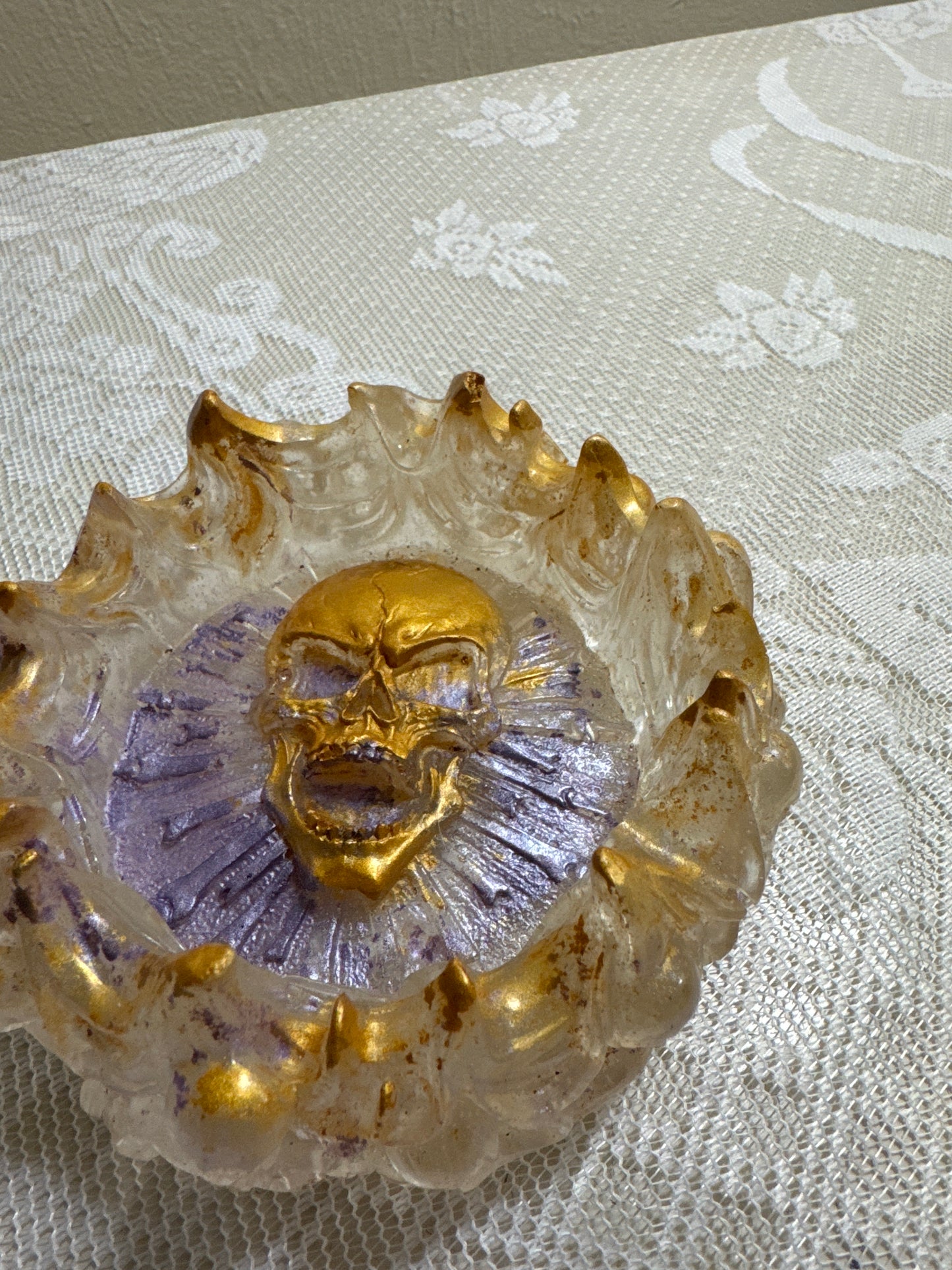 Skull ashtray with flames