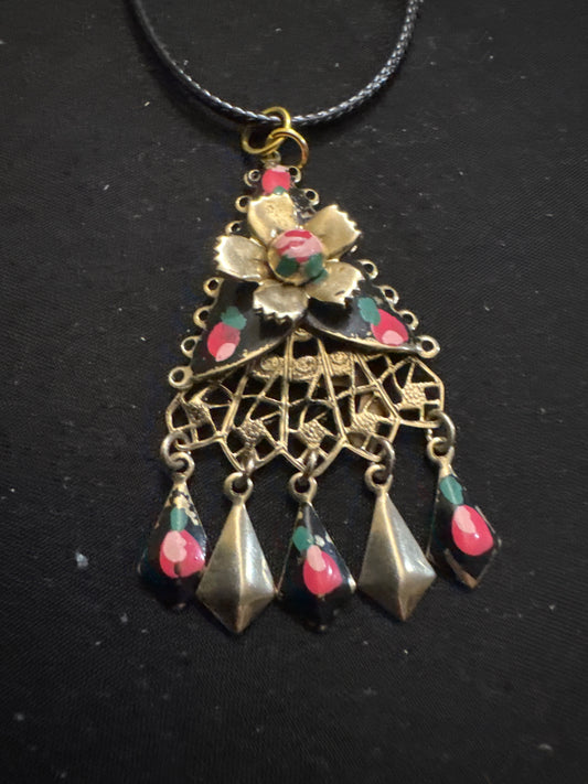 Flower fan necklace