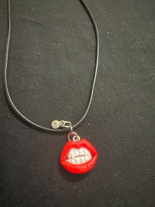 Vampire teeth red lips necklaces