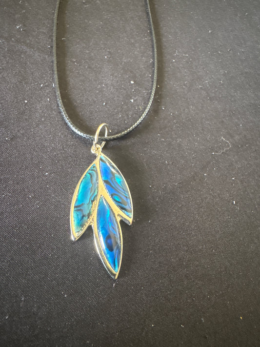 18 in blue leaf necklace