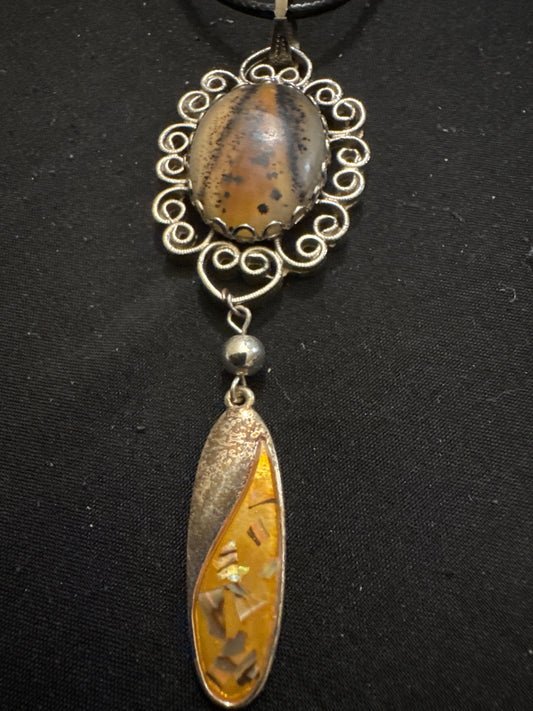 Large yellowish pendent